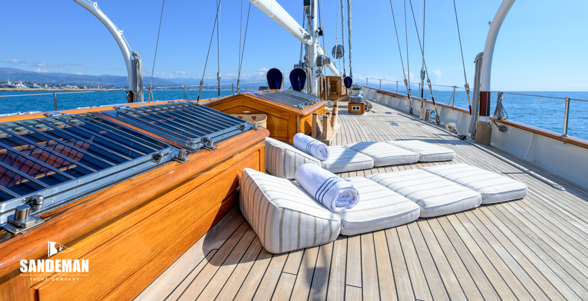 Mid deck view forward