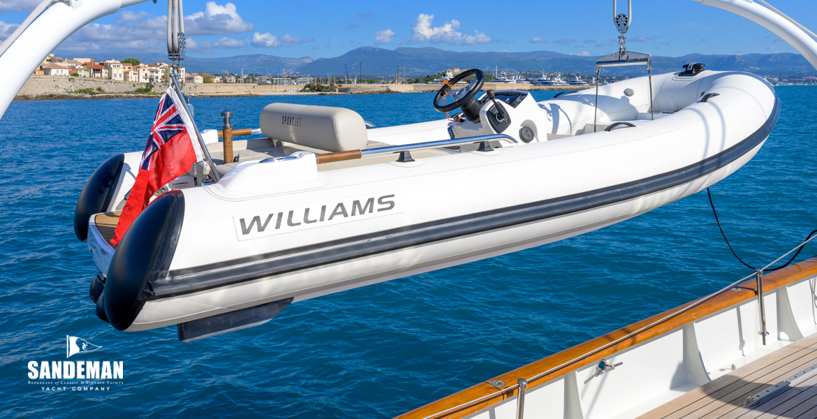 Williams 435 Sportjet tender launching