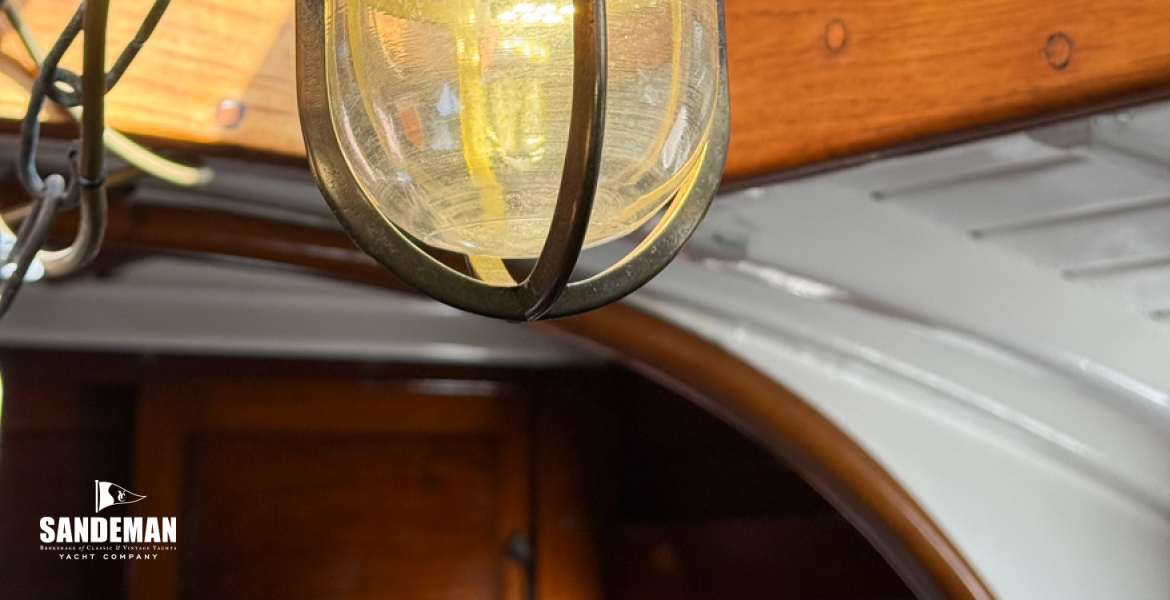 Saloon lamp