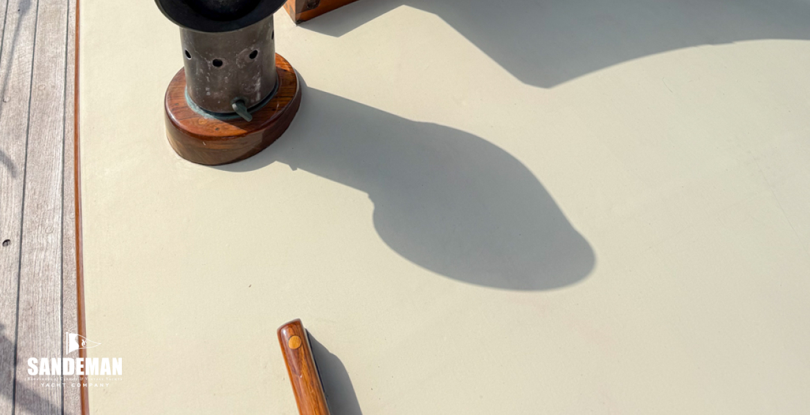 Cabin trunk details forward