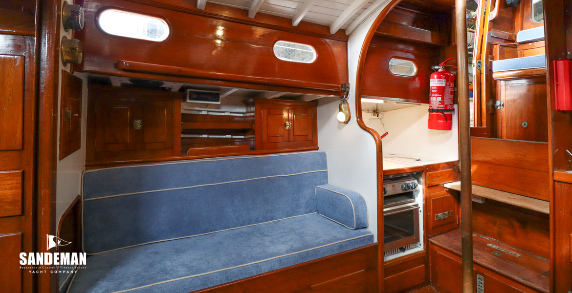 Saloon view aft to starboard