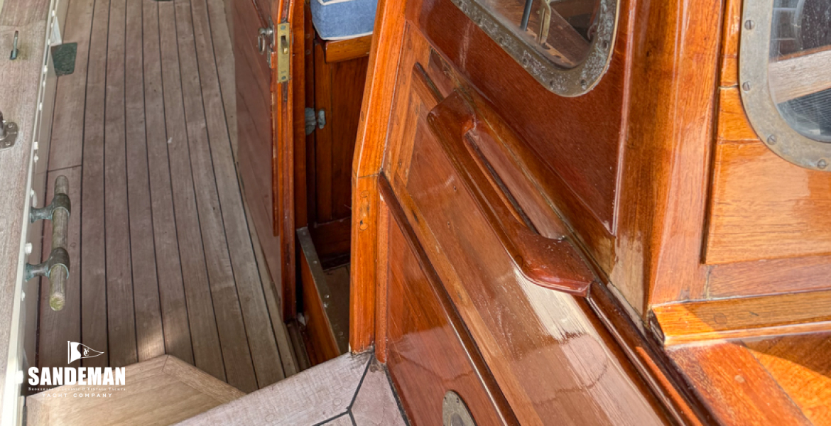 Starboard wheelhouse entrance