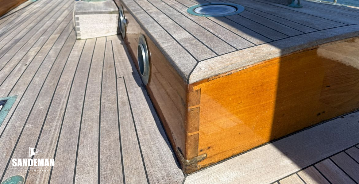 Forward trunk view forward