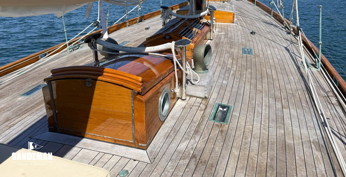 Mid deck view forward
