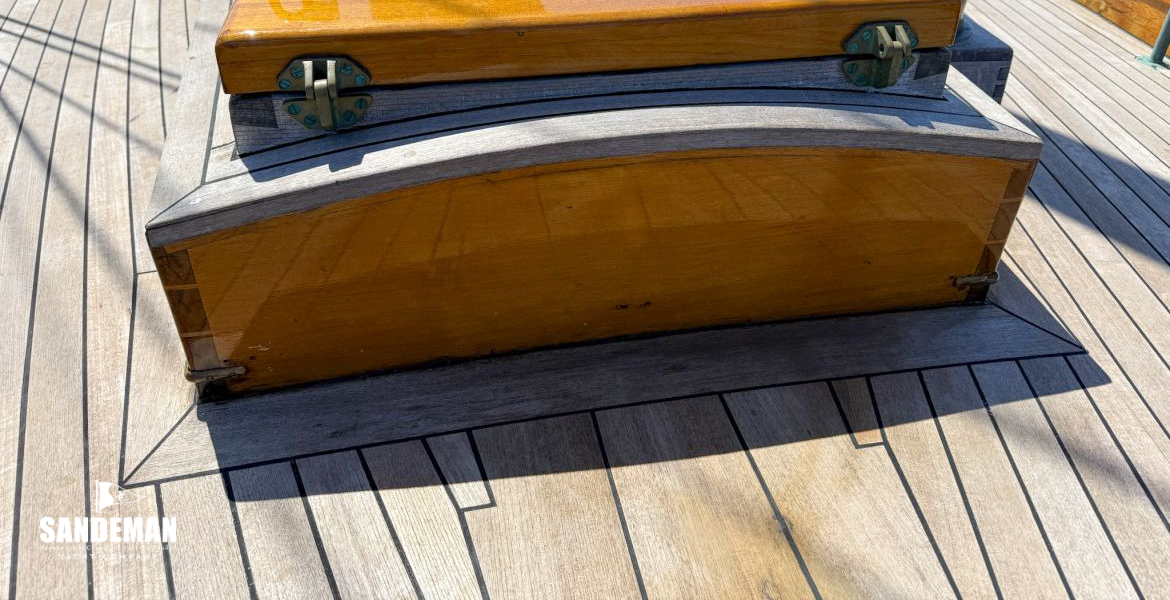 Foredeck view aft