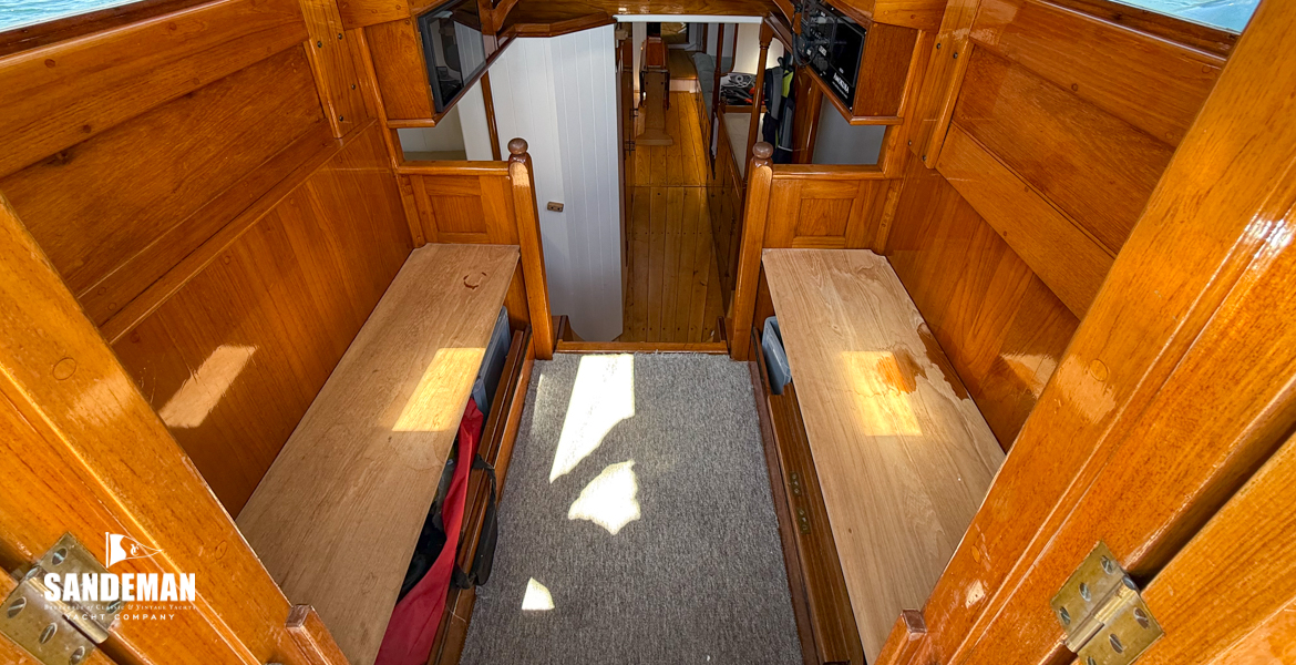 Doghouse view fwd from companionway