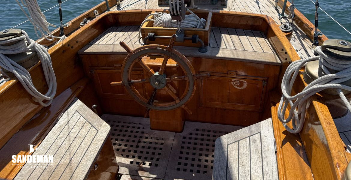 Cockpit view aft