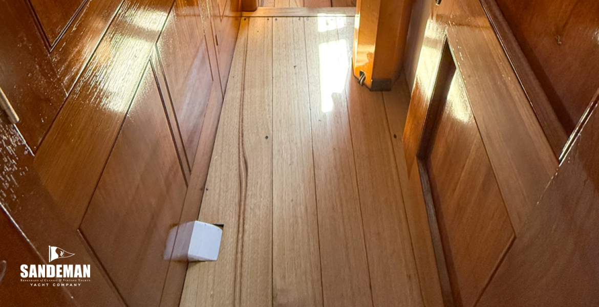 Passage aft from forecabin