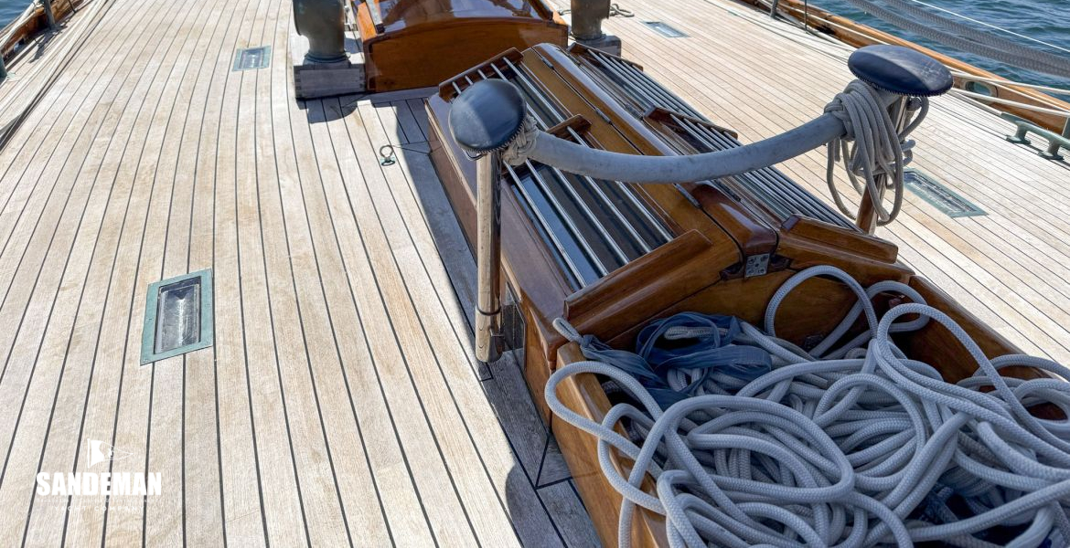 Mid deck view aft