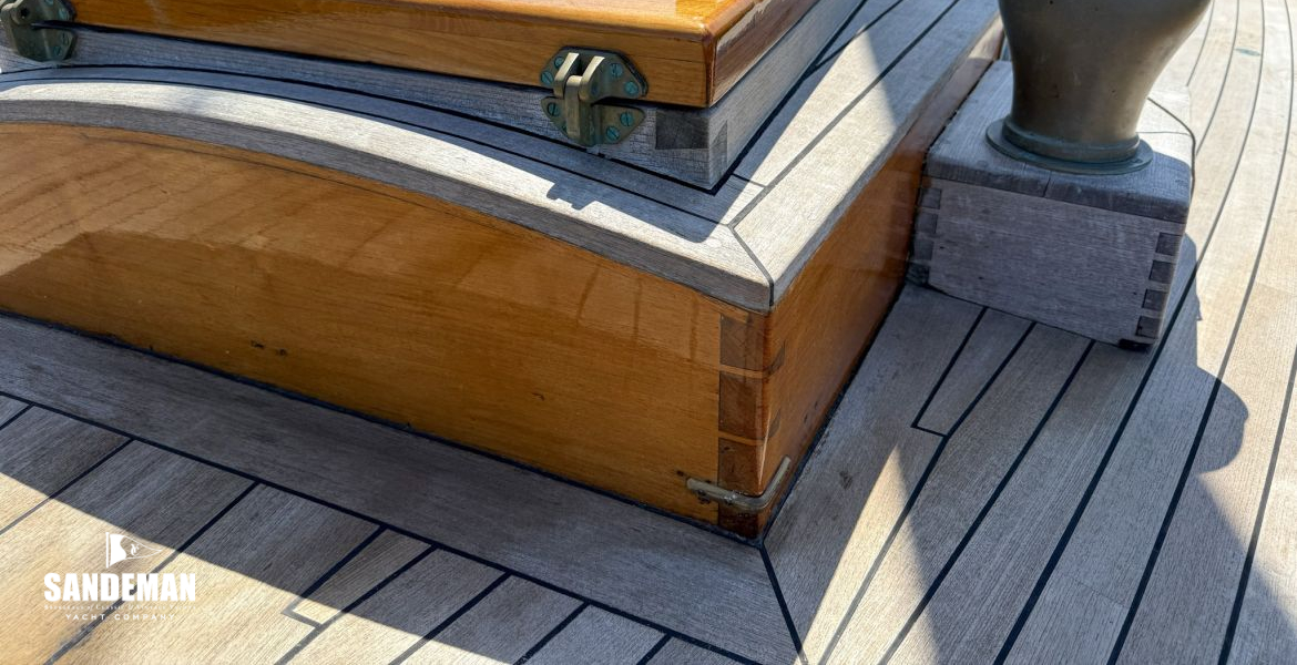 Foredeck view aft