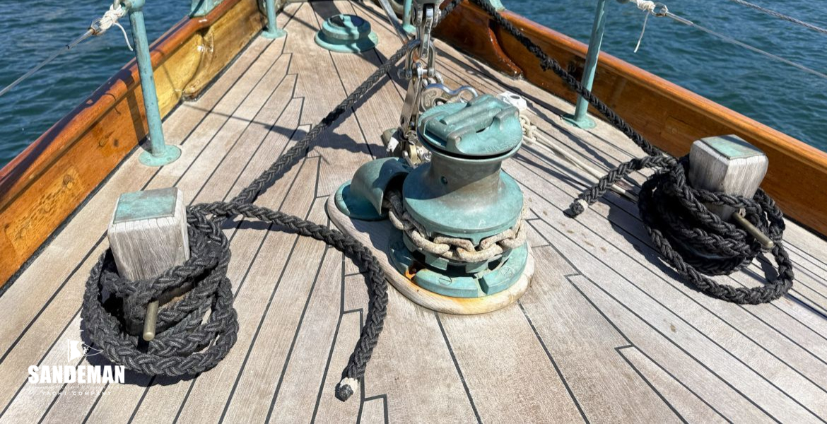 Foredeck details