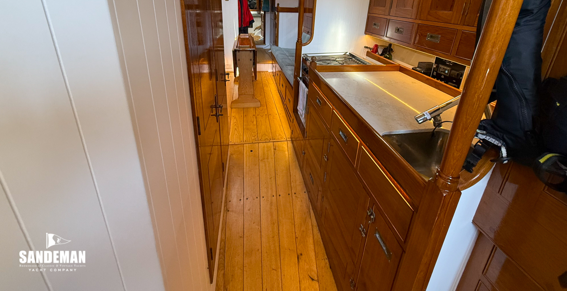Passage fwd, galley to starboard, WCs to port