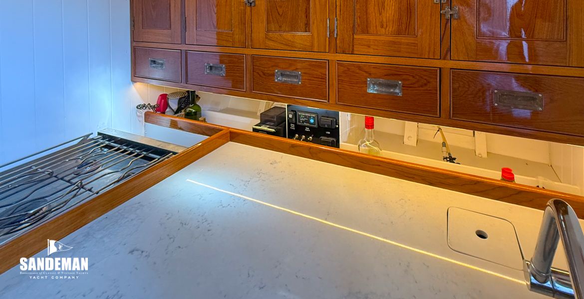 Galley to starboard