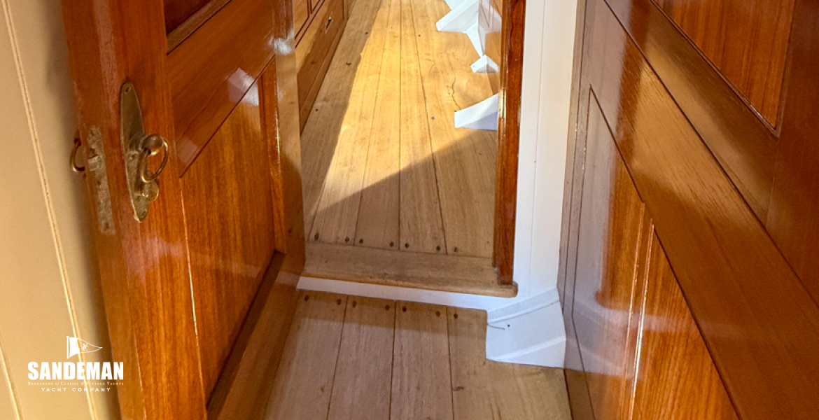 Passage fwd to double forecabin
