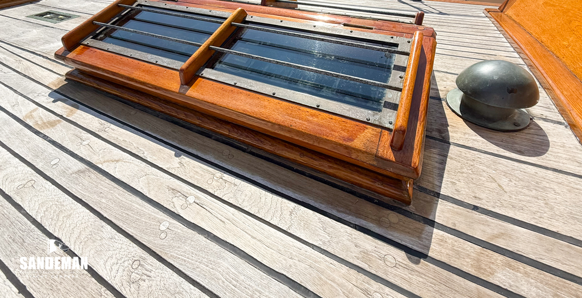 Saloon skylight