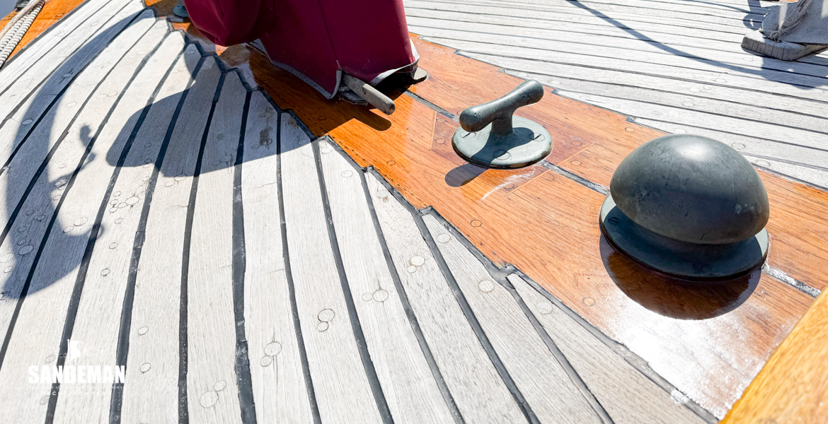 Forward foredeck details