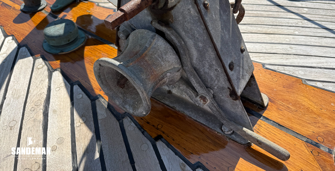 Original Simpson-Lawrence Oil Bath Windlass
