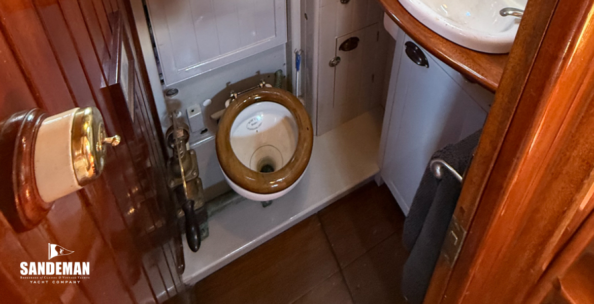 WC compartment to port