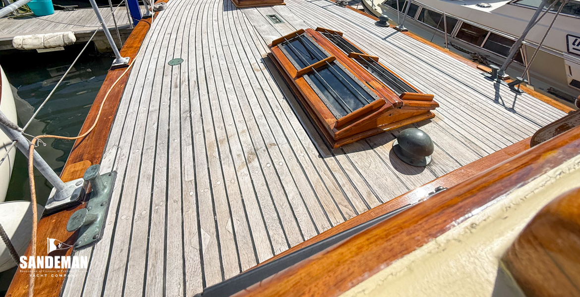 Foredeck view forward from port