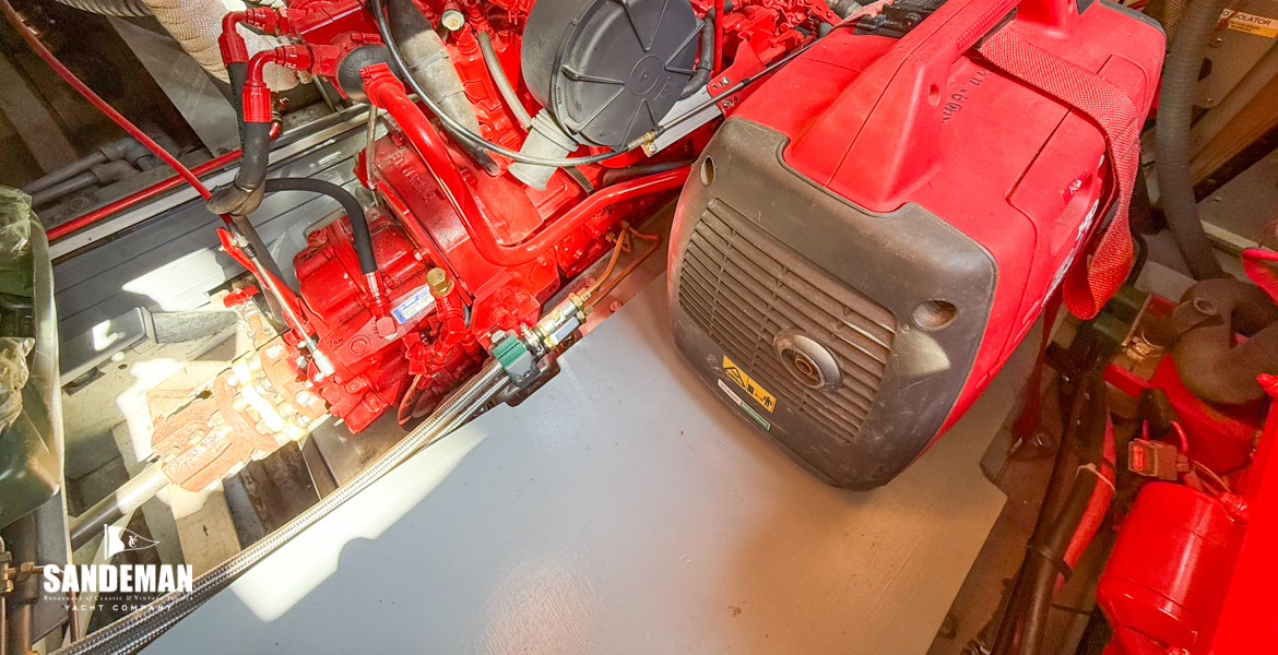 Port engine view forward