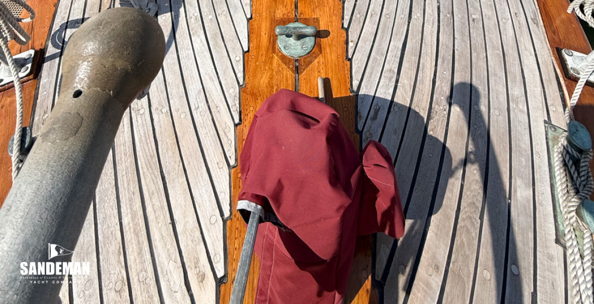Foredeck view aft
