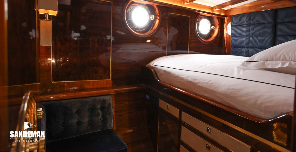 Guest cabin to starboard - athwartships double berth