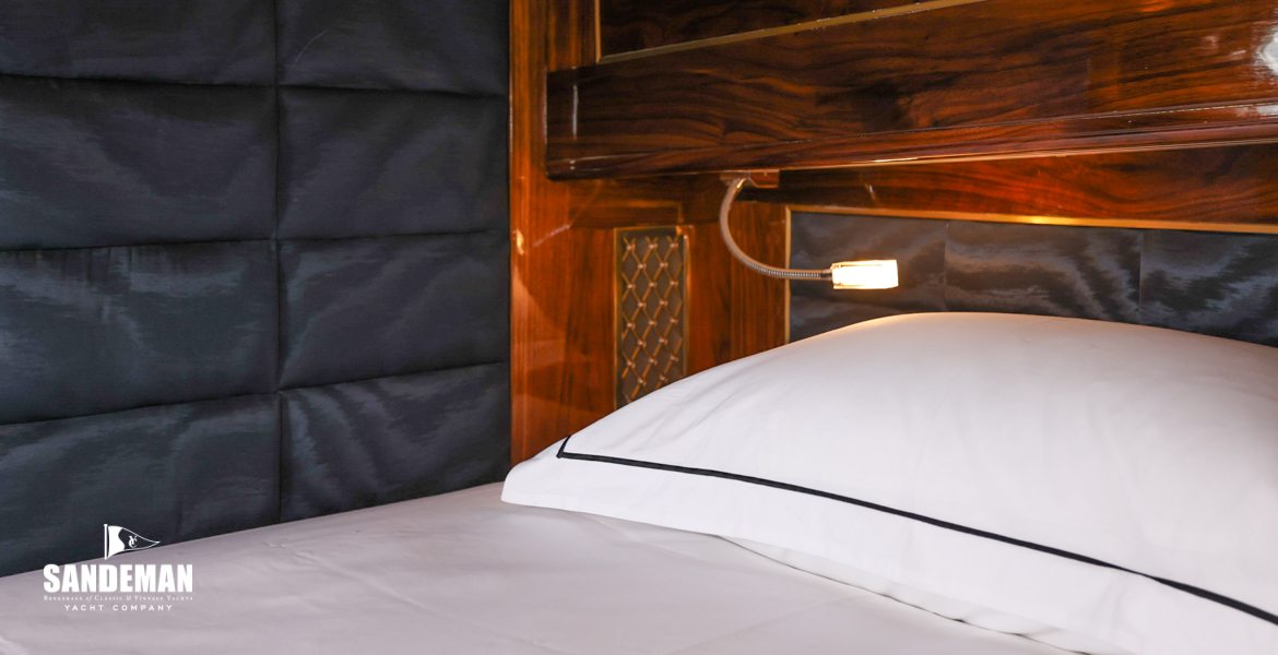 Guest cabin to starboard - athwartships double berth