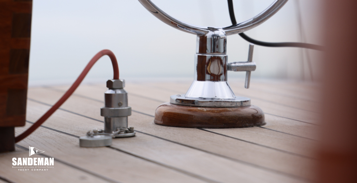 Deckhouse roof details