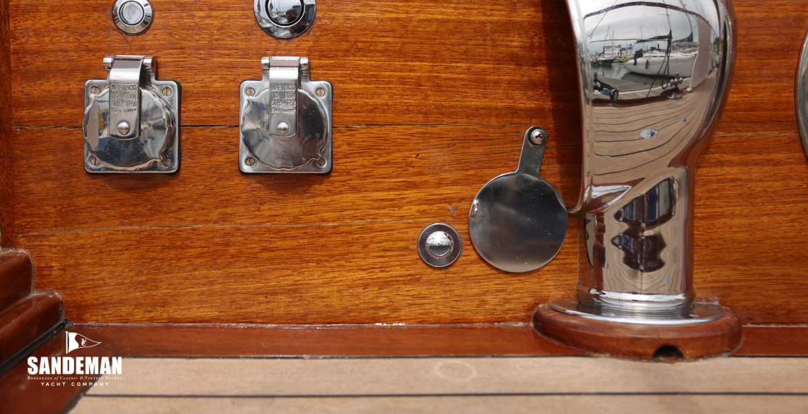 Aft trunk cabin details