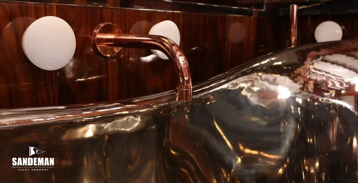 Aft cabin bath details