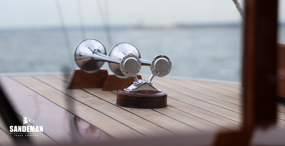 Deckhouse roof details