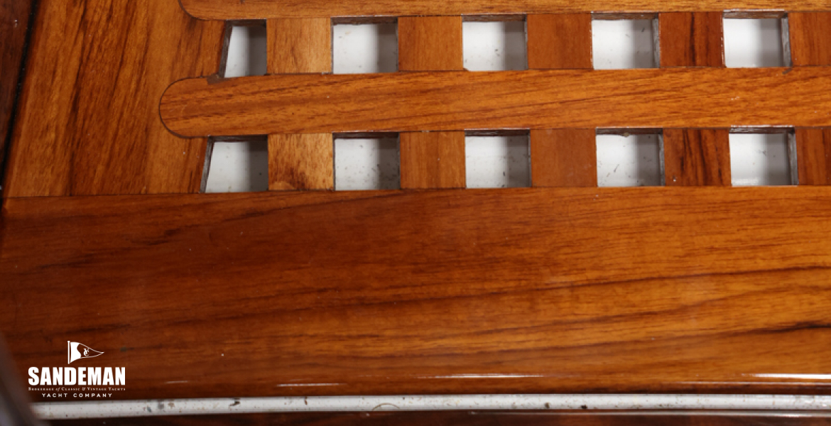 WC/ Shower compartment to port