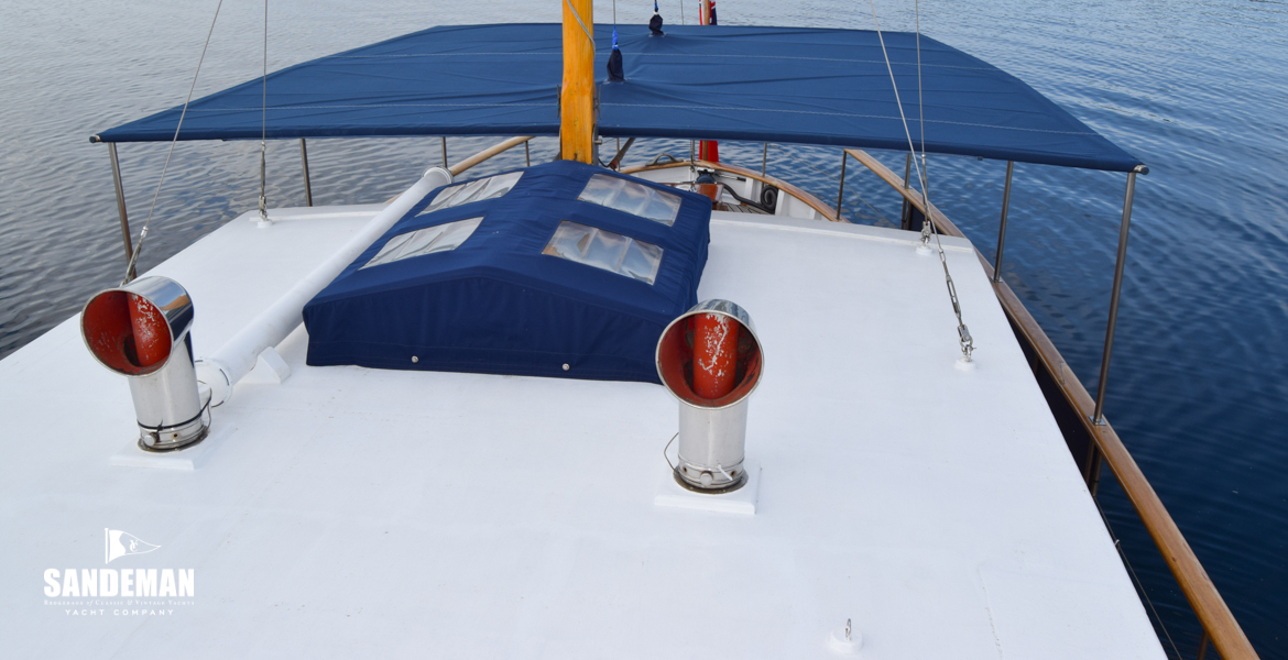 Deckhouse roof view aft