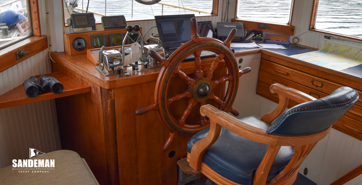 Wheelhouse view forward