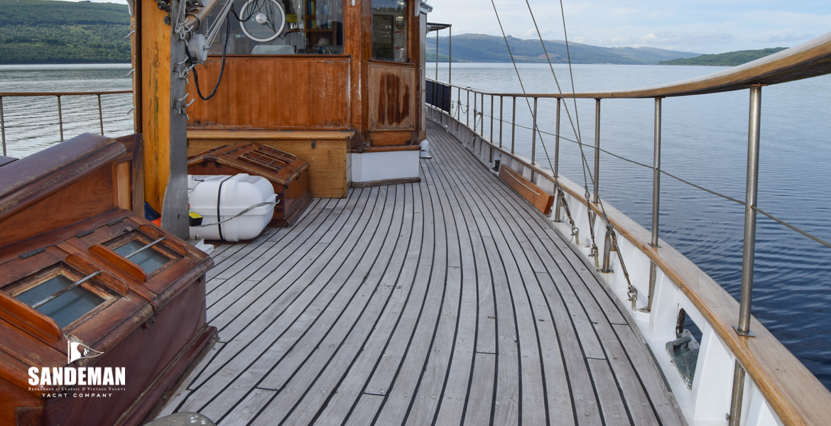 Foredeck view aft