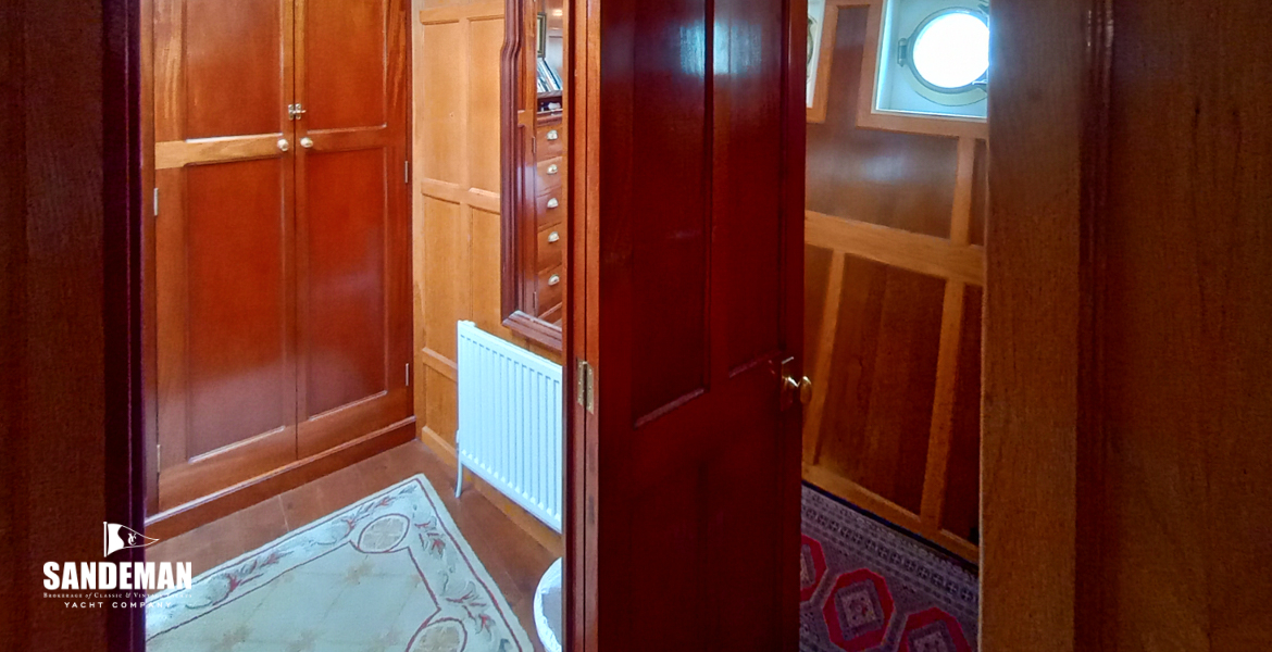 Passage to starboard to 'No. 1' Cabin