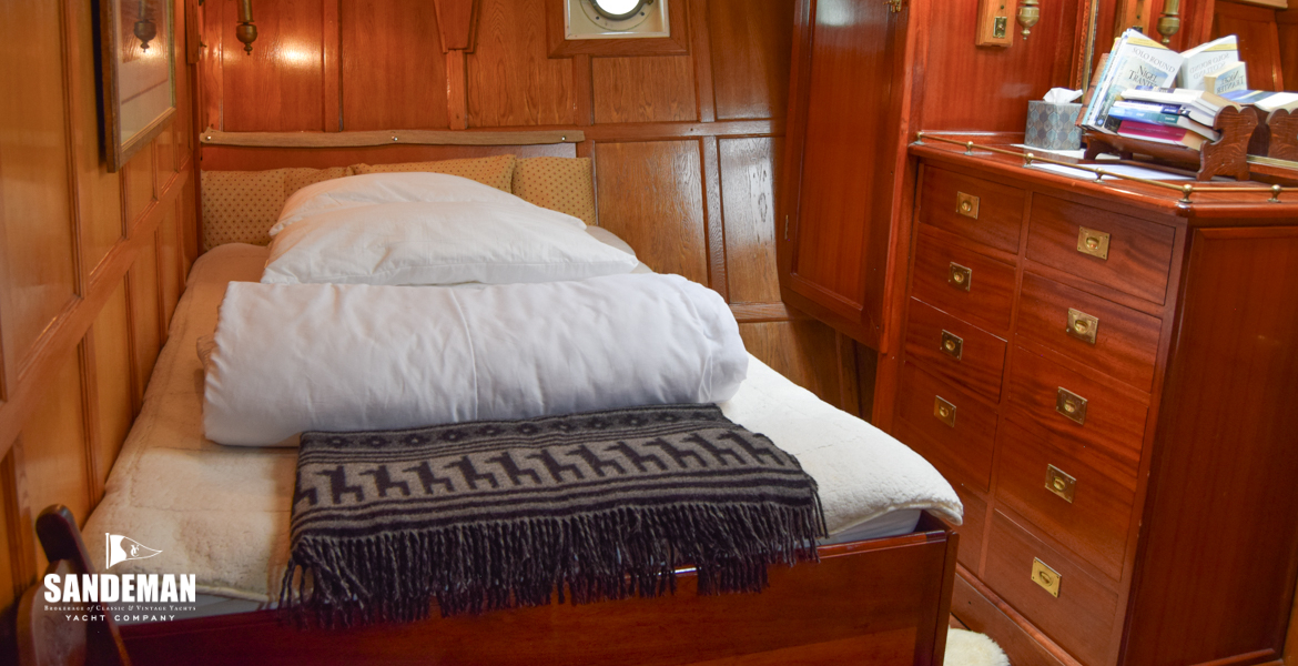 'No. 1' double en-suite cabin view to port