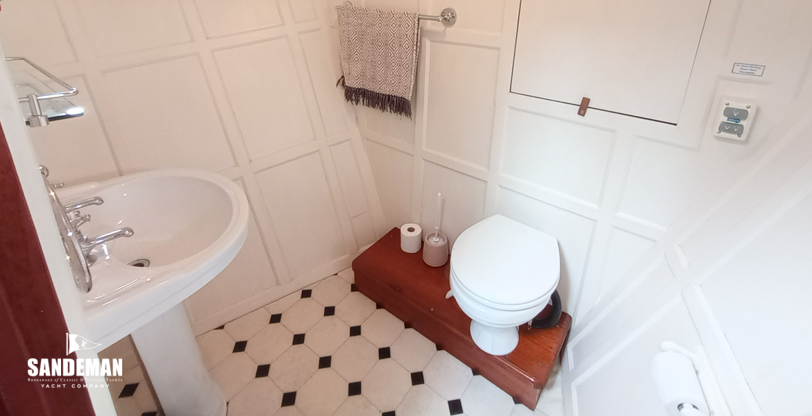 'No. 1' cabin en-suite