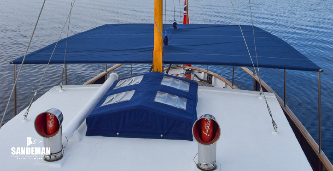 Deckhoiuse roof view aft; mizzen mast