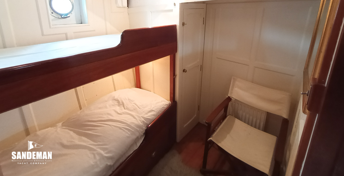 Starboard aft twin bunk cabin