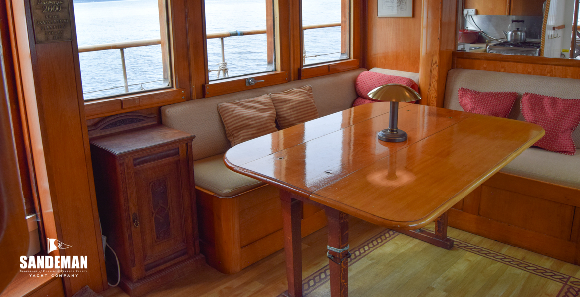 Saloon view aft to starboard