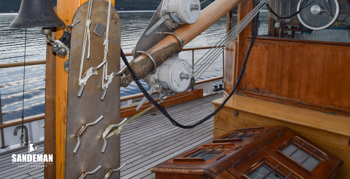 Tender winch