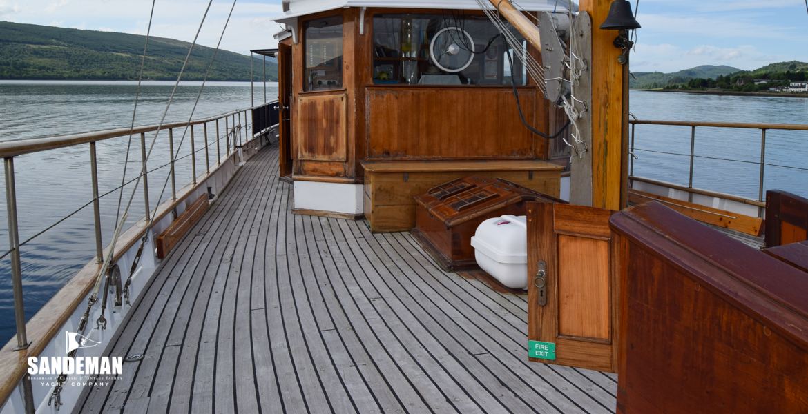 Foredeck view aft