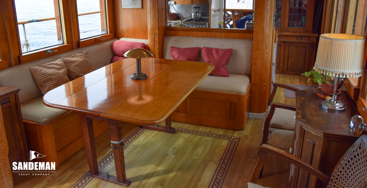 Saloon view aft