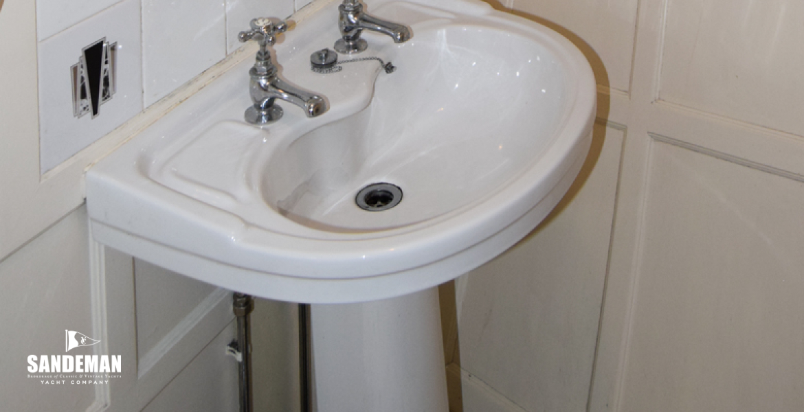 'No. 1' cabin en-suite