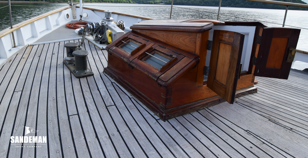 Foredeck view forward