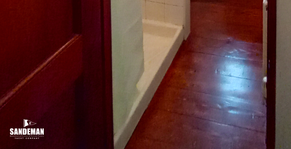 'No 3' Cabin WC/ Shower to port