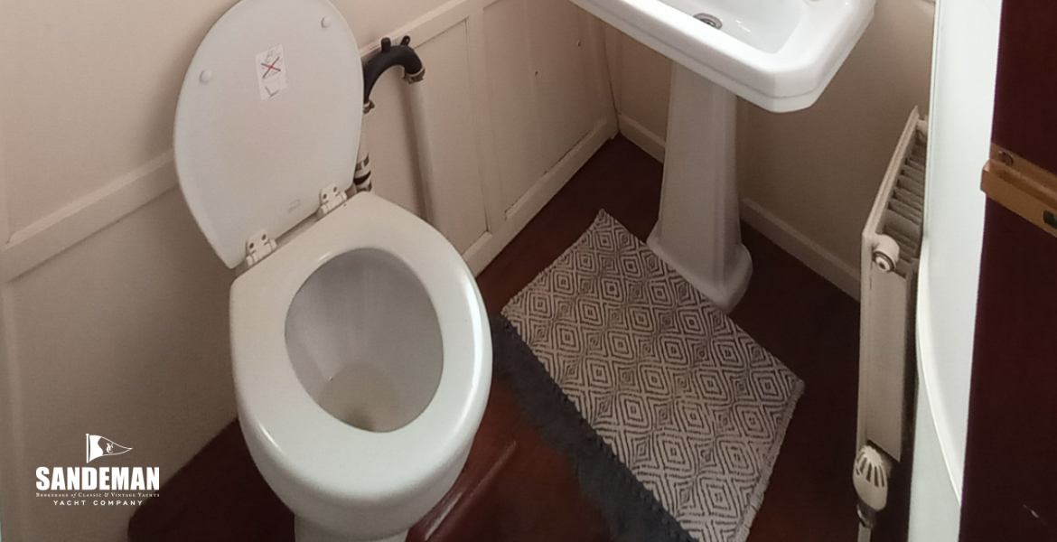 'No 2' Cabin WC/ shower compartment