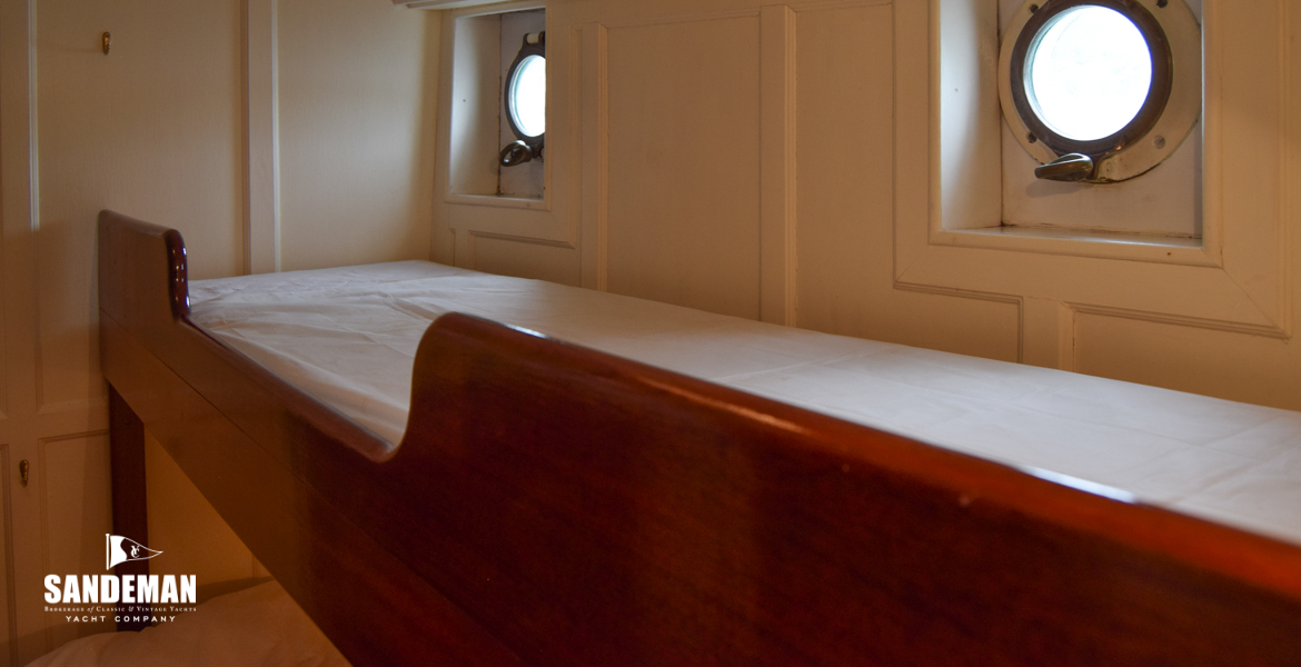 Starboard aft twin bunk cabin