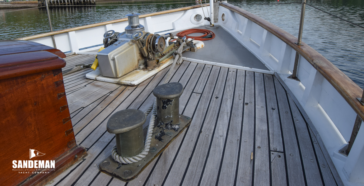 Foredeck forward